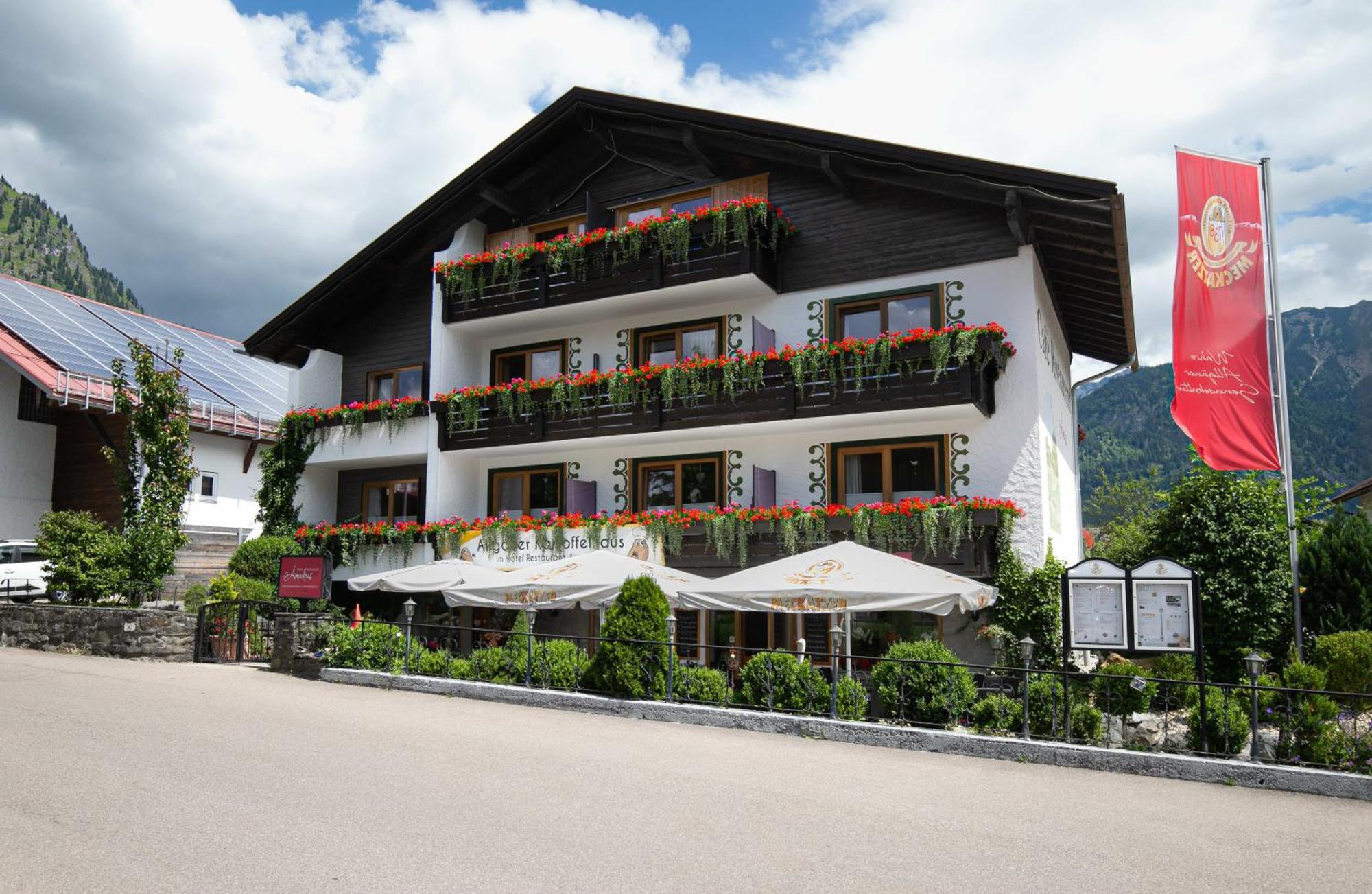 Hotel Restaurant Amadeus - Inclusive Skipass Und Vieles Mehr Bad Hindelang Eksteriør billede