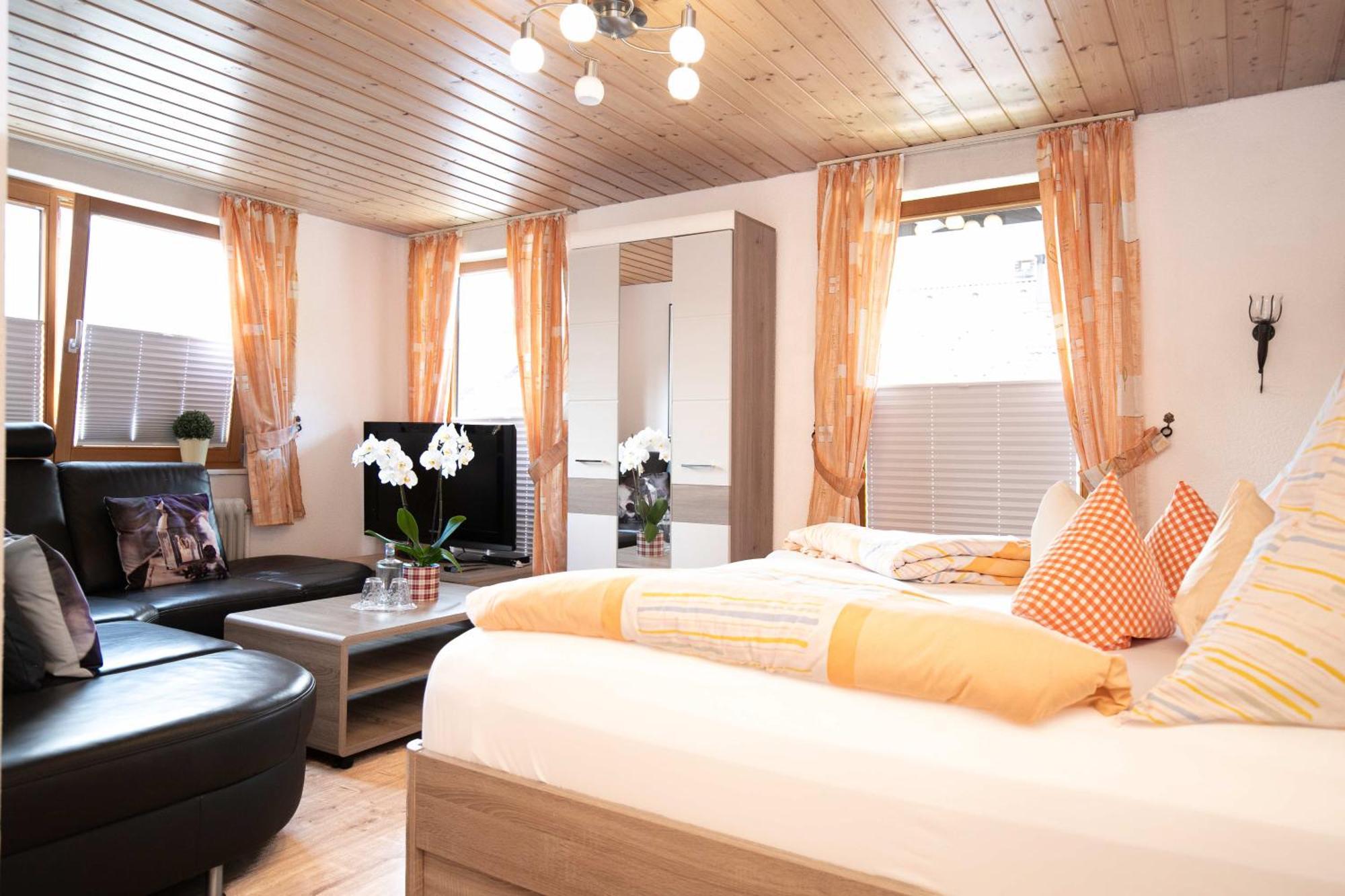 Hotel Restaurant Amadeus - Inclusive Skipass Und Vieles Mehr Bad Hindelang Eksteriør billede