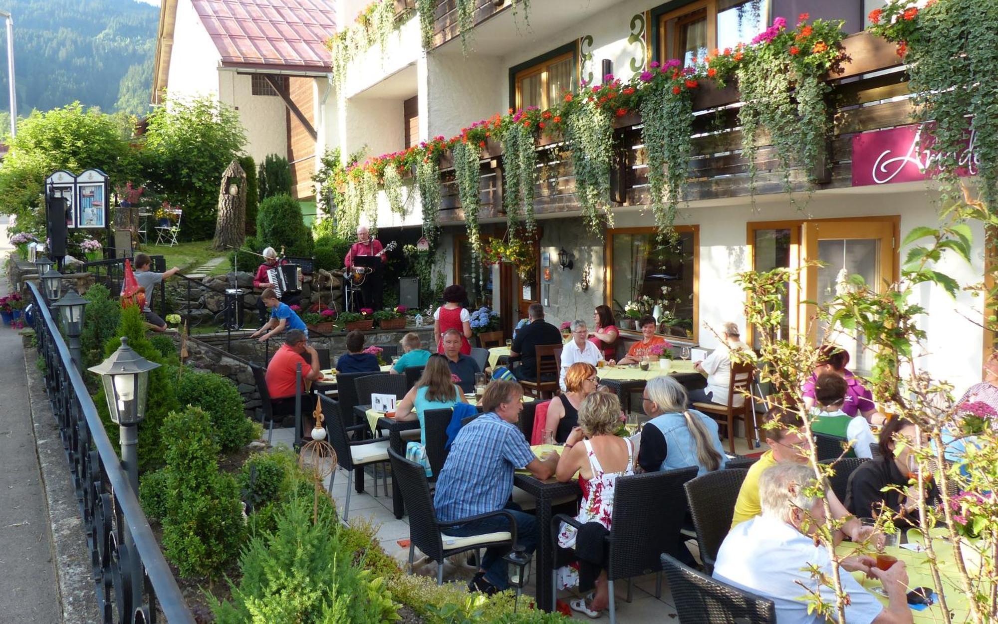 Hotel Restaurant Amadeus - Inclusive Skipass Und Vieles Mehr Bad Hindelang Eksteriør billede